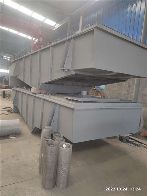 10臺直線振動篩加班加點(diǎn)，緊張有序生產(chǎn)制作中