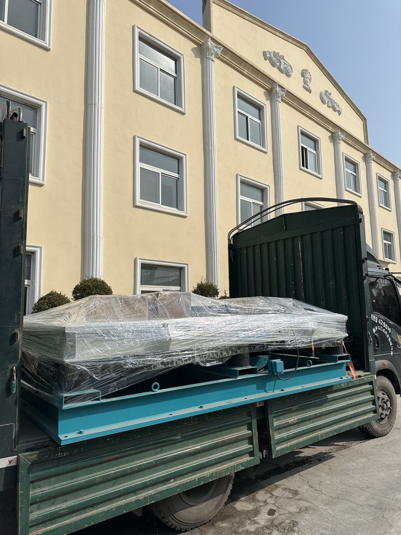 3米X3米振動(dòng)平臺(tái)發(fā)貨