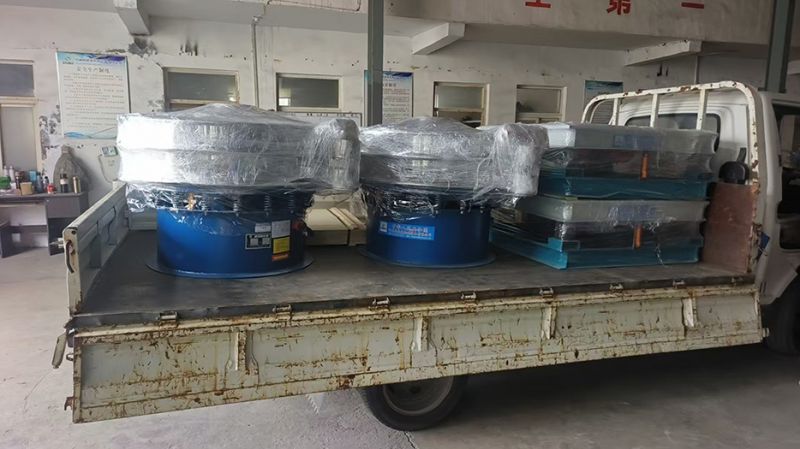 兩臺振動篩，兩臺振動平臺發(fā)貨