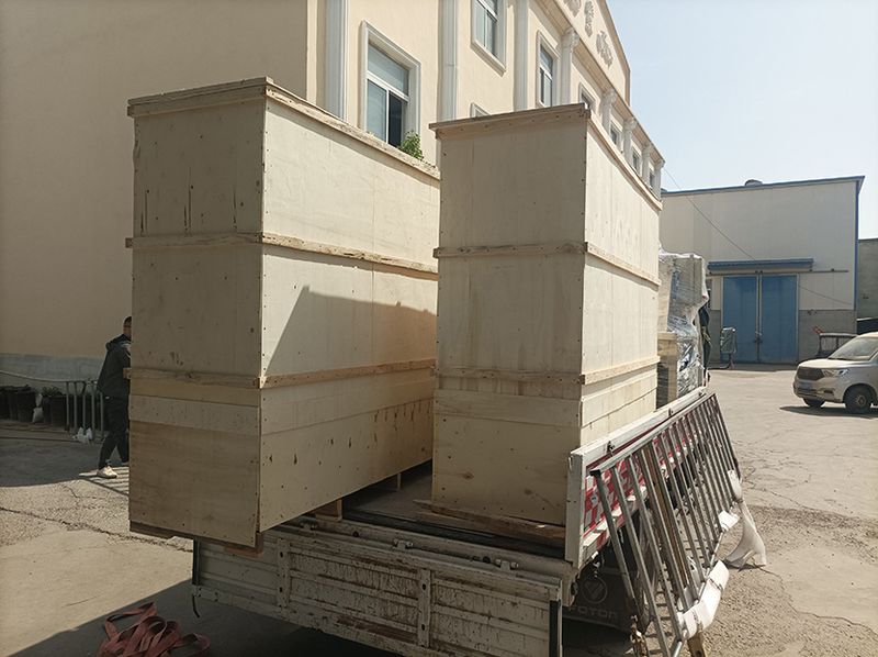 三臺上料機+1臺投料站發(fā)貨