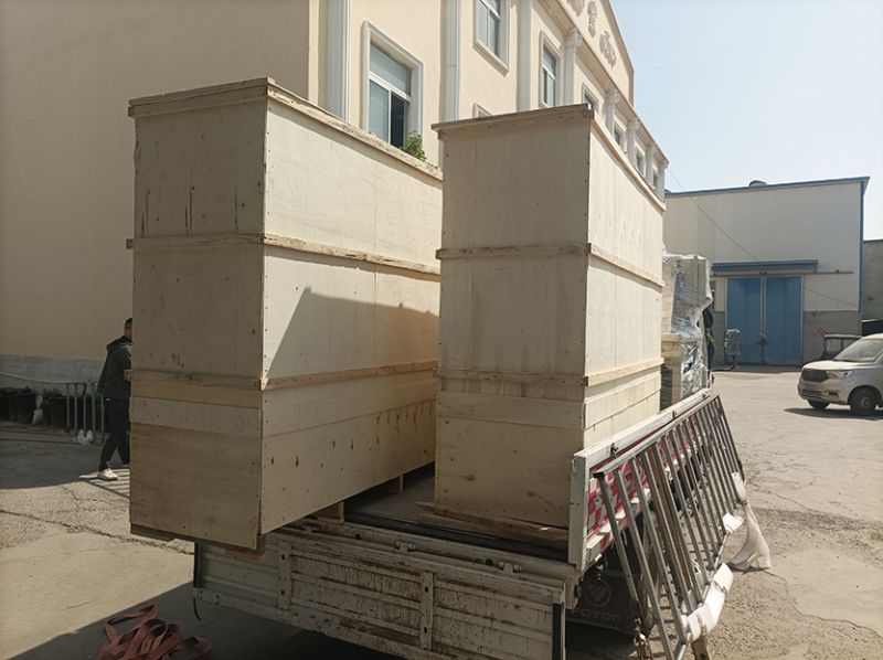 三臺上料機(jī)+1臺投料站發(fā)貨