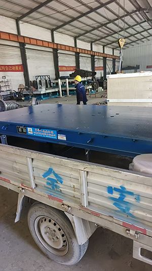 振動(dòng)平臺發(fā)貨