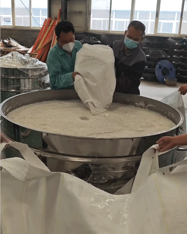 客戶帶料來廠試機，1500振動篩＋2套超聲波系統(tǒng)，不堵網(wǎng)、產量大、精度高，效果非常好！