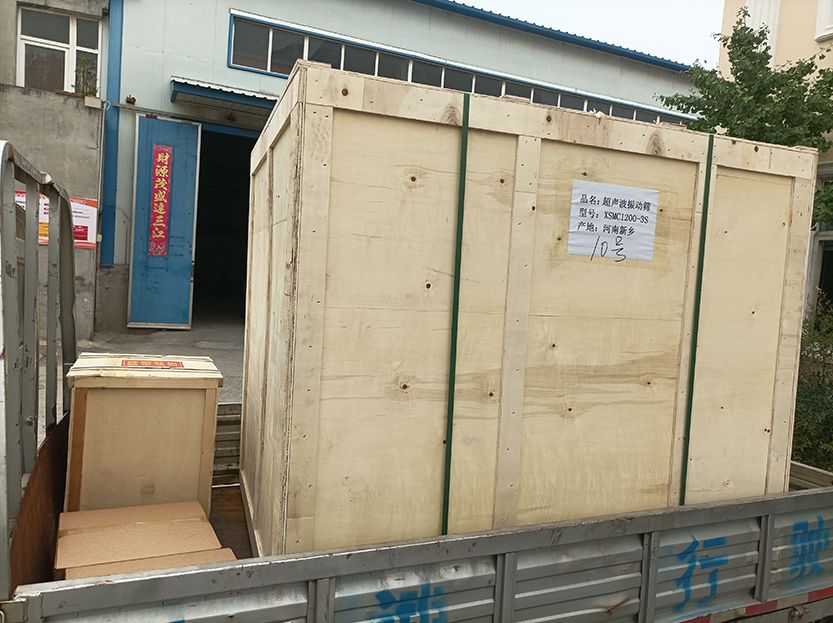 檢驗(yàn)篩+出口1.2米旋振篩發(fā)貨