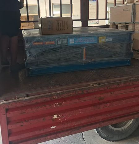 振動(dòng)平臺(tái)加控制柜發(fā)貨