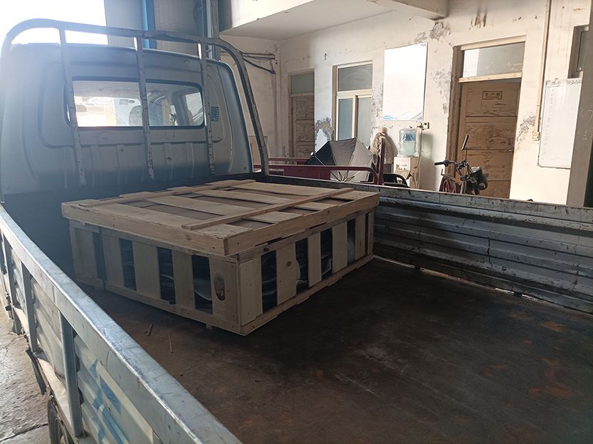 7個網(wǎng)架發(fā)貨