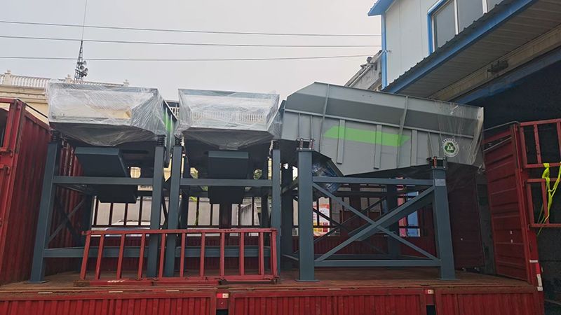 三臺客戶定制直線篩發(fā)貨