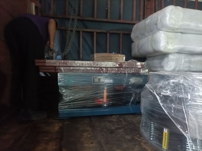 振動平臺、振動篩等發(fā)貨