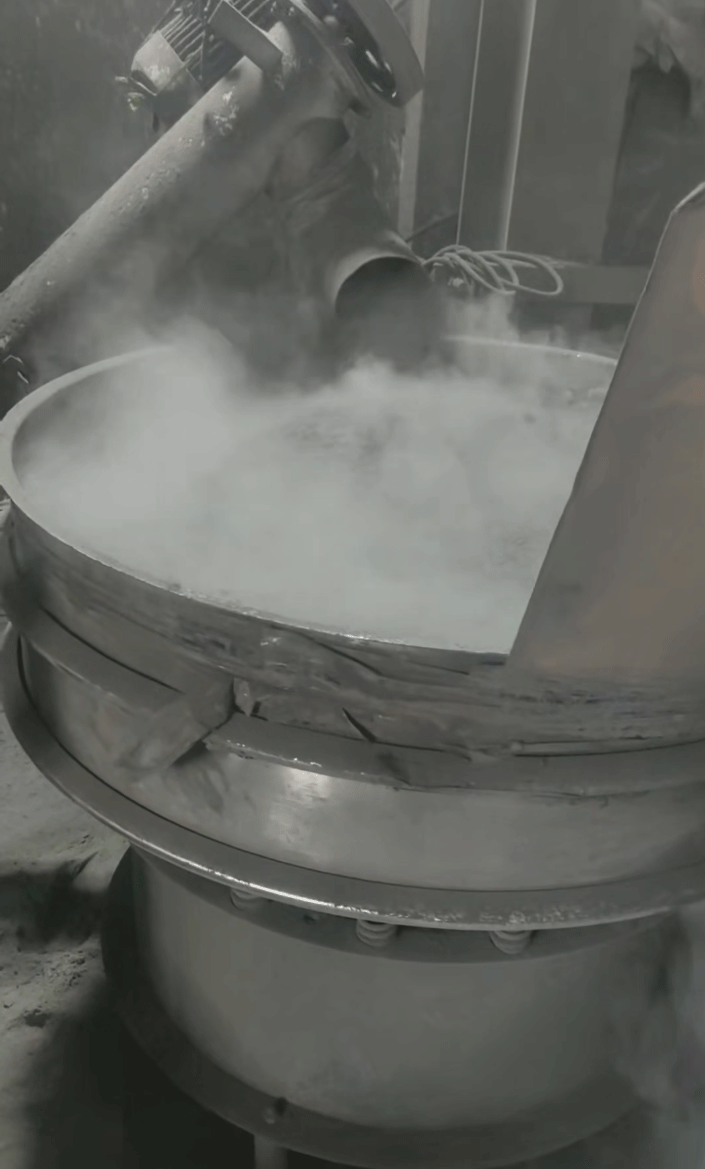 用了10年的振動(dòng)篩客戶，還可以再戰(zhàn)10年！ 給客戶創(chuàng)造更多價(jià)值，擴(kuò)產(chǎn)了要再?gòu)?fù)購(gòu)一臺(tái)！