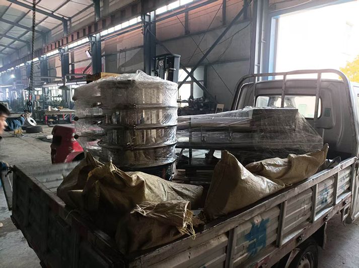 旋振篩、電磁給料機、硅膠軟連接發(fā)貨