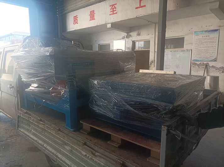 振動平臺、直線篩發(fā)貨