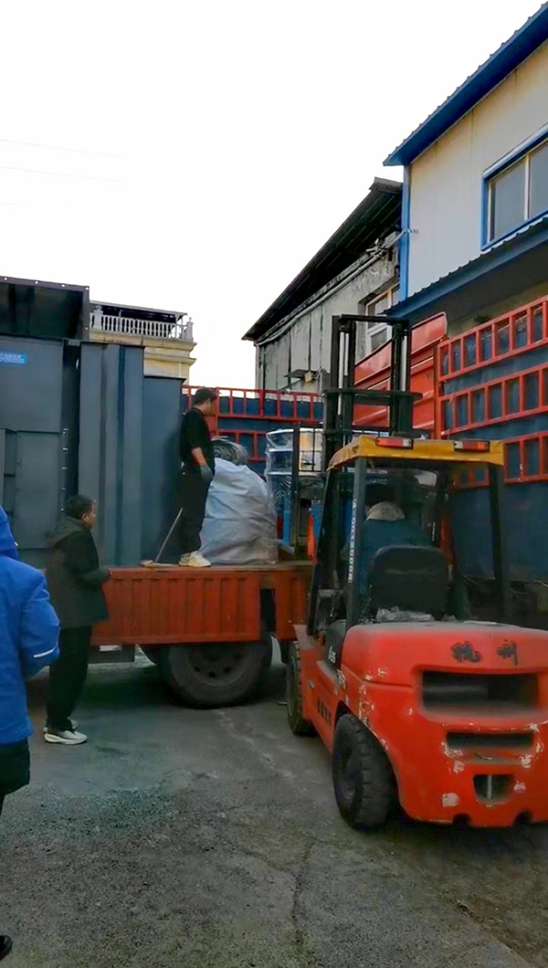 NE15斗式提升機(jī)和1500超聲波振動(dòng)篩專車發(fā)貨