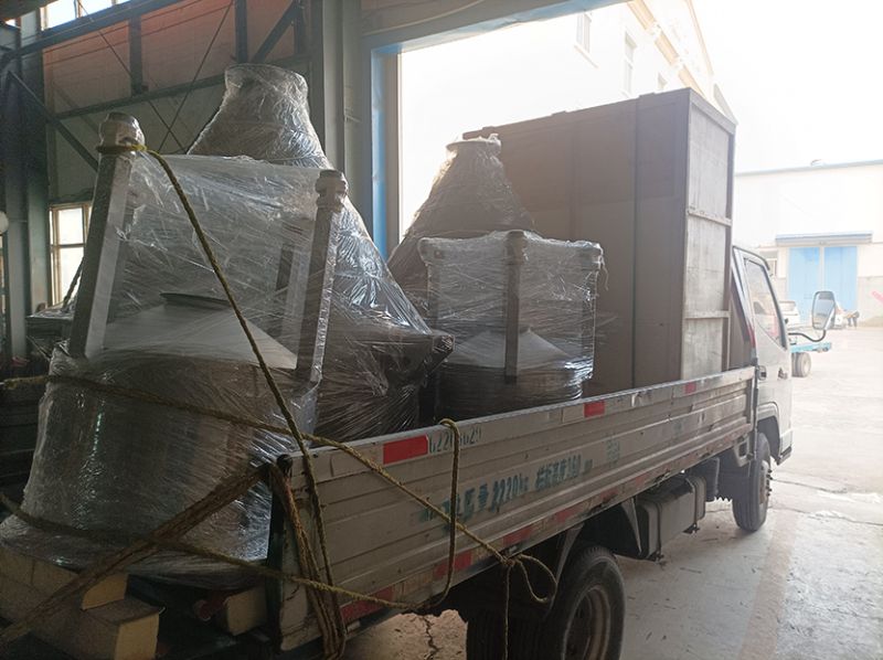 不銹鋼真空上料機(jī)、不銹鋼料倉(cāng)、接料桶發(fā)貨